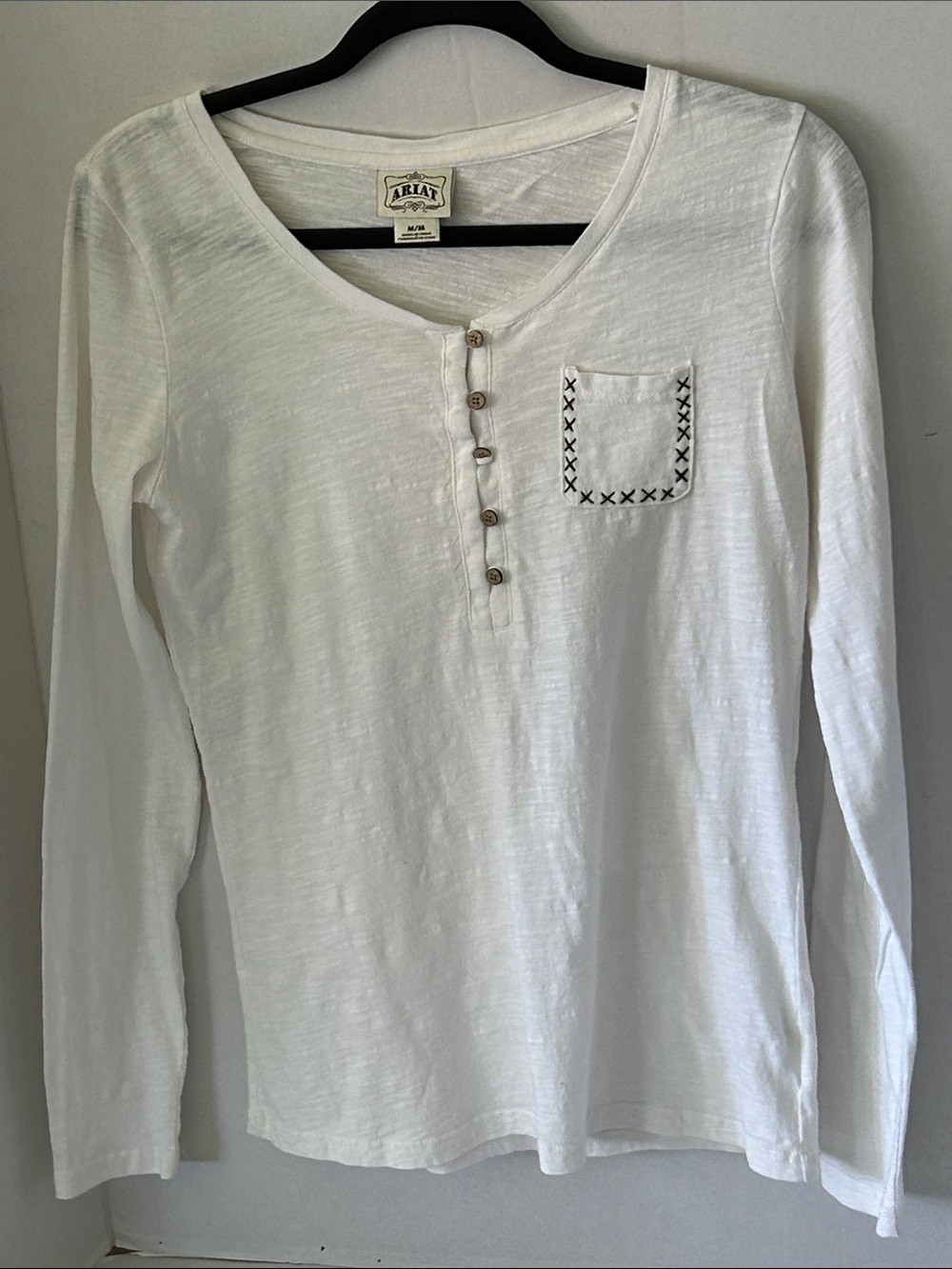 ARIAT WHITE LONG SLEEVE HENLY SHIRT WITH CROSS-STICH  DETAILS SZ m